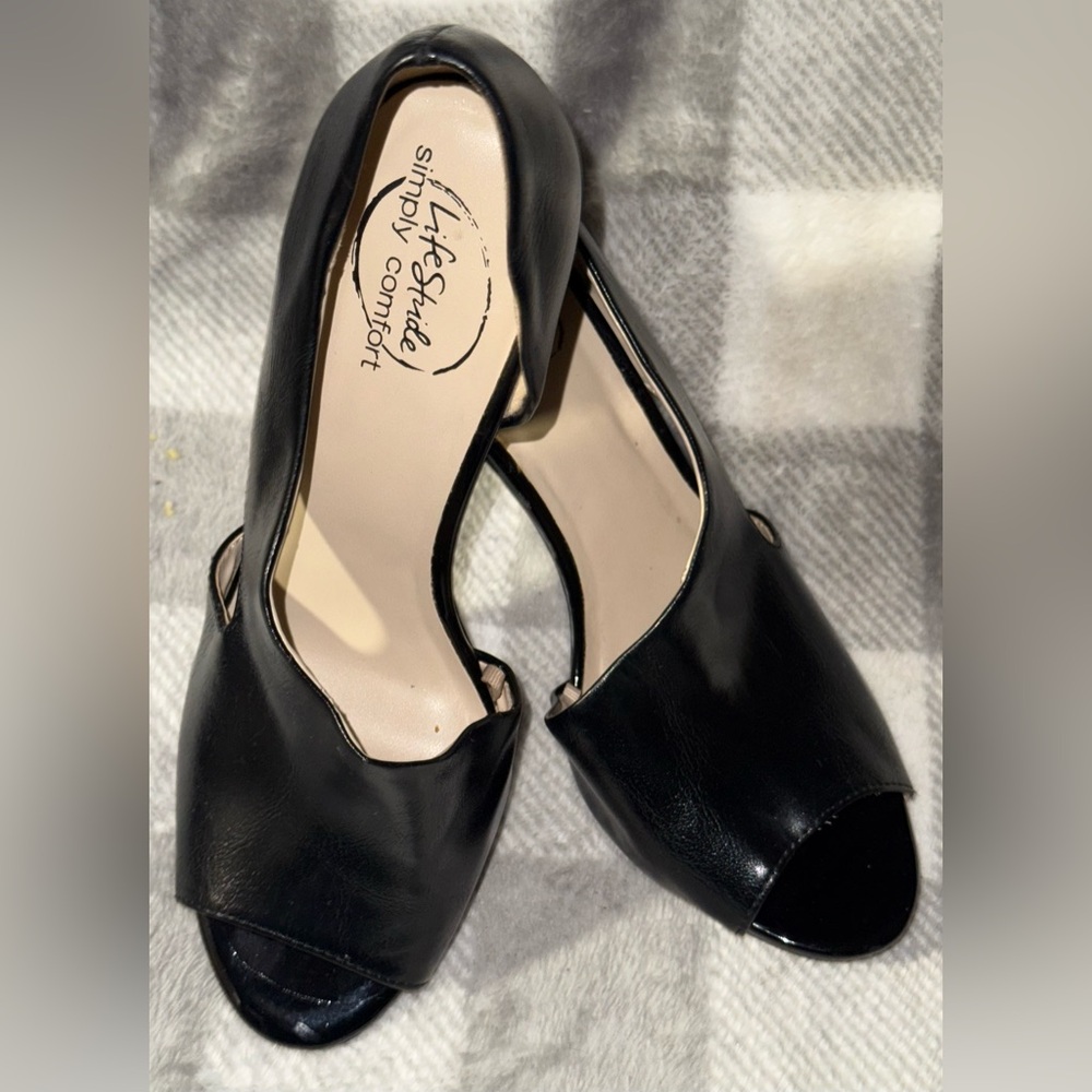 LifeStride Simply Comfort black peep-toe d'Orsay pumps